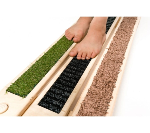 kładka-sensoryczna-różne-materiały (1).jpg