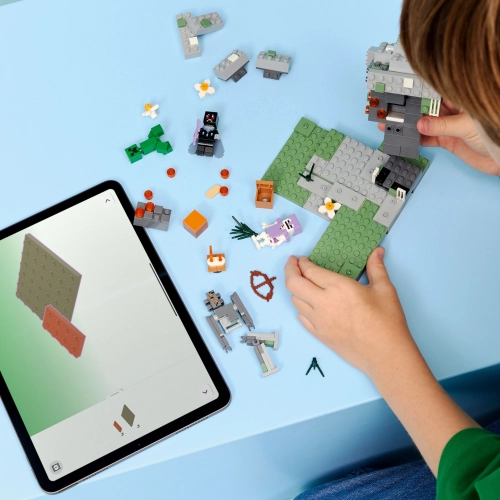 f78e449-lego-minecraft-21586.webp