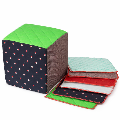 Kostka sensoryczna z matami.jpg